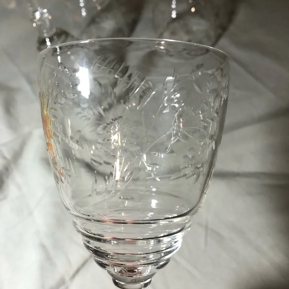 Elegant Clear Wine Libbey Glass Set of 4 - Picture 8 of 8